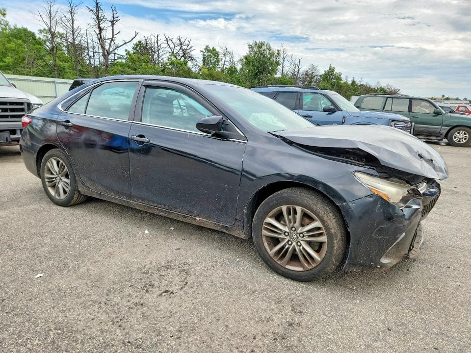 2017 TOYOTA CAMRY SE 4