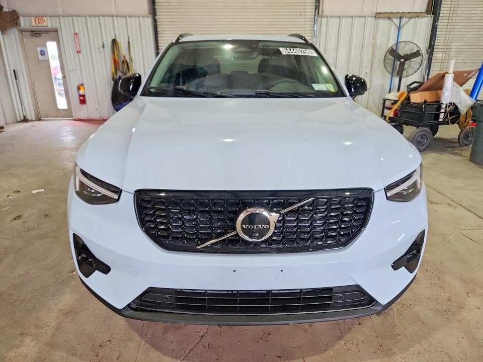 2026 VOLVO XC40 PLUS 5