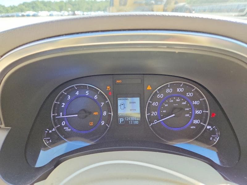 2017 INFINITI QX70 BASE 9