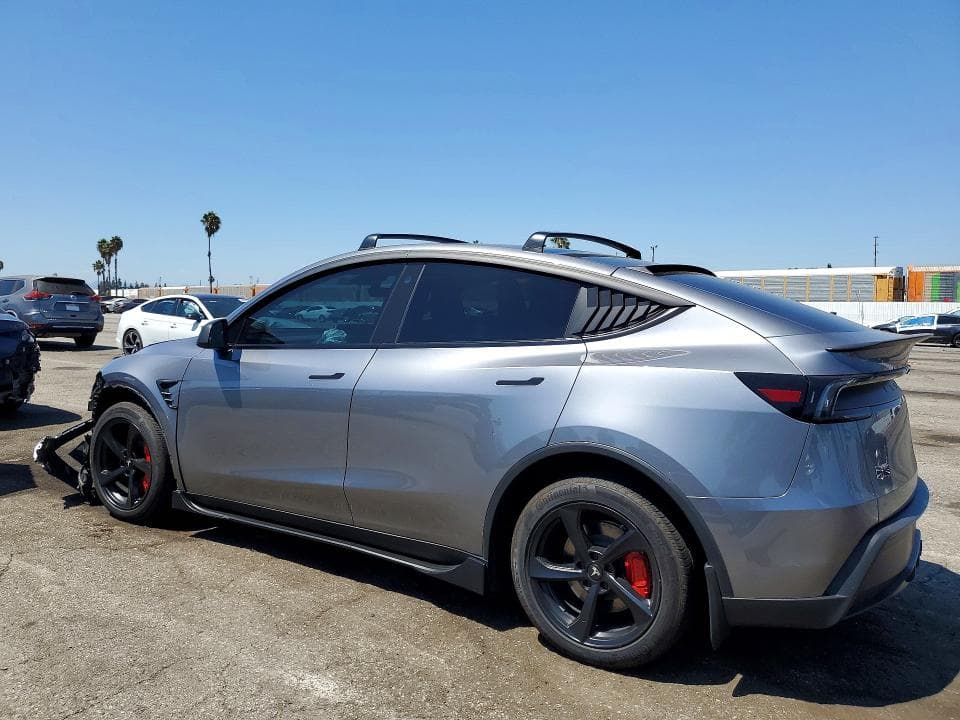 2026 TESLA MODEL Y 2