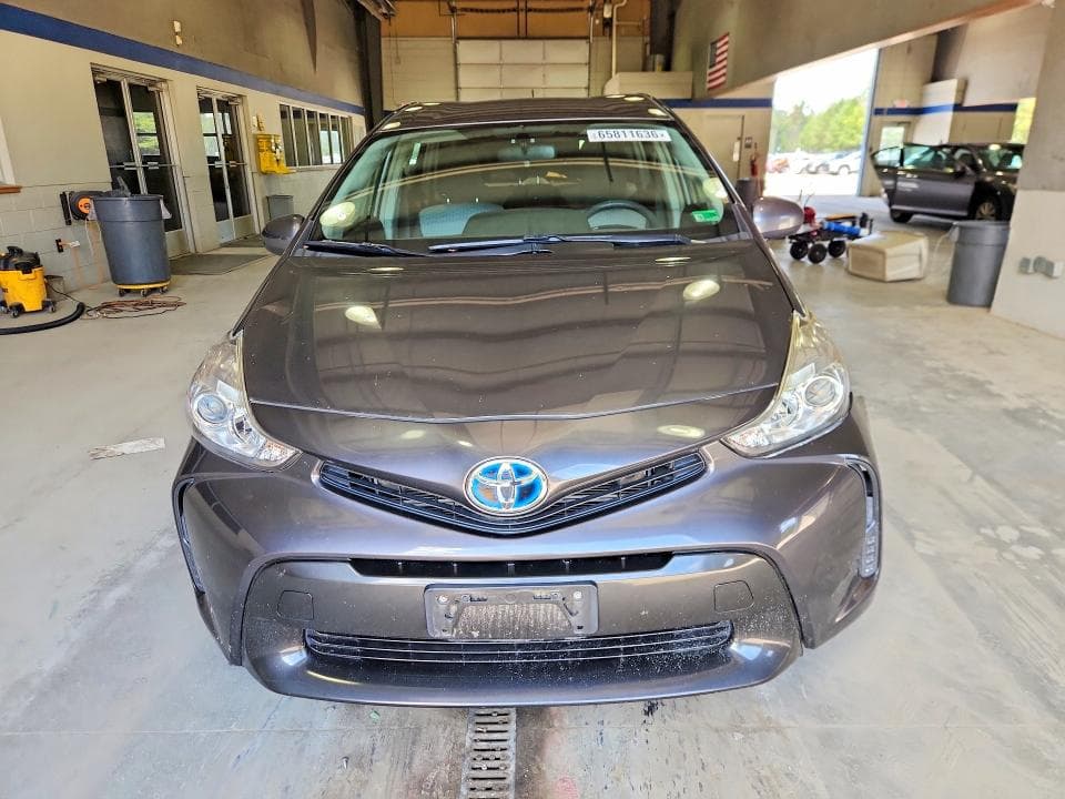 2017 TOYOTA PRIUS V TWO 5