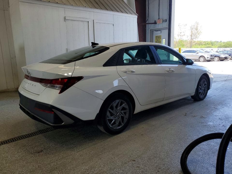 2024 HYUNDAI ELANTRA SEL 3