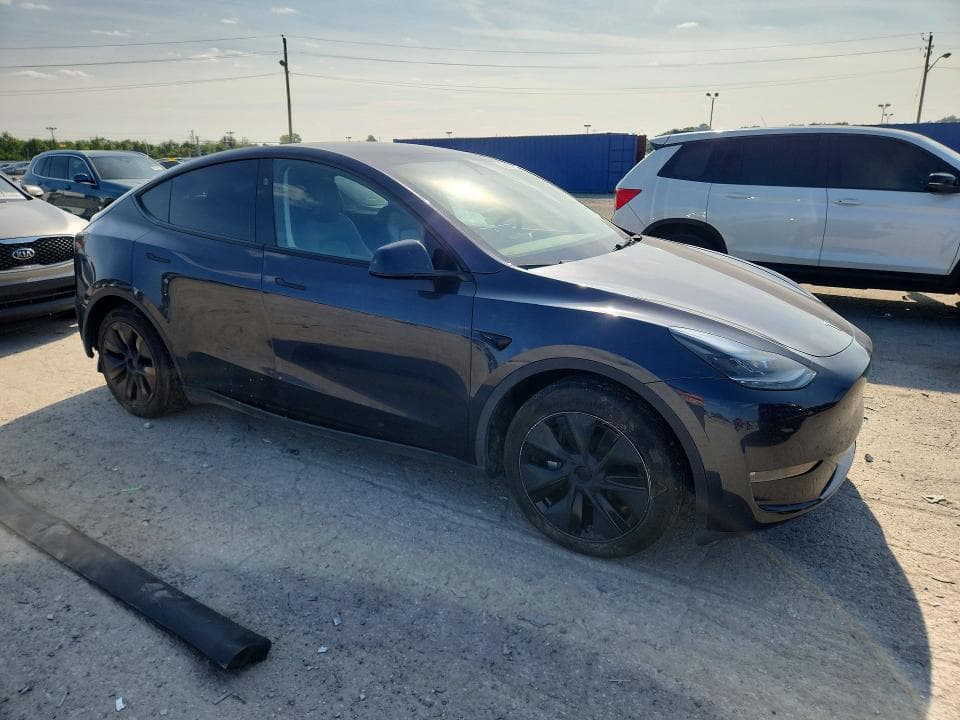 2025 TESLA MODEL Y 4