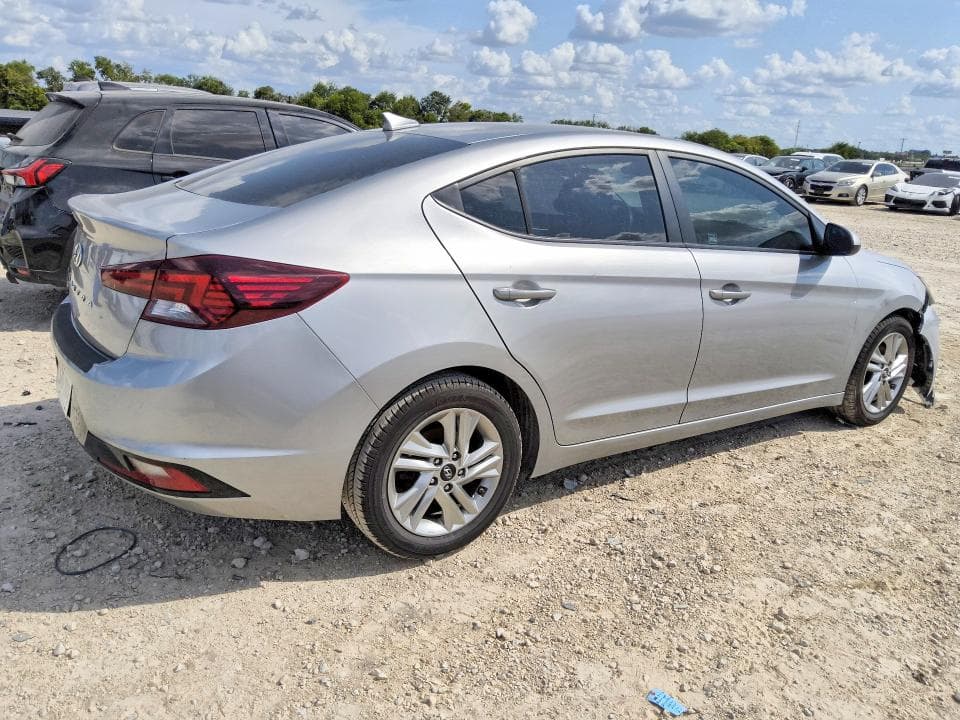2020 HYUNDAI ELANTRA SEL 3