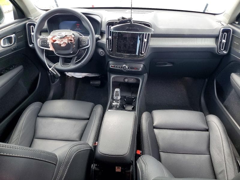 2026 VOLVO XC40 PLUS 8