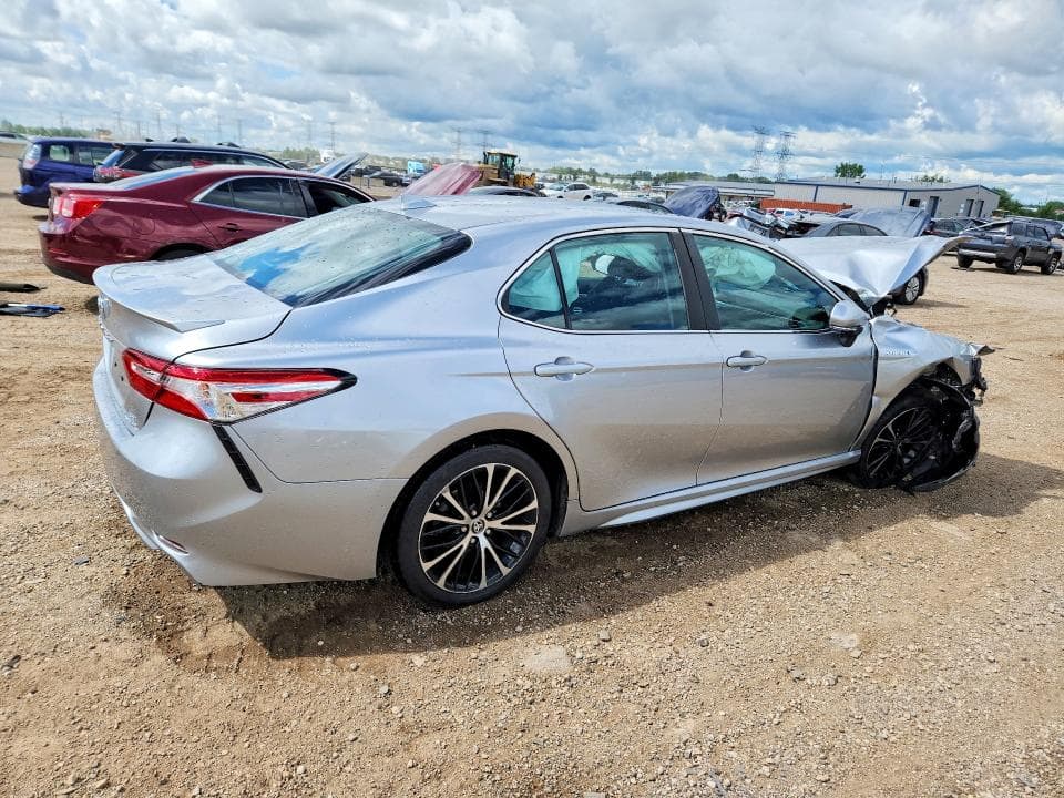 2020 TOYOTA CAMRY SE 3