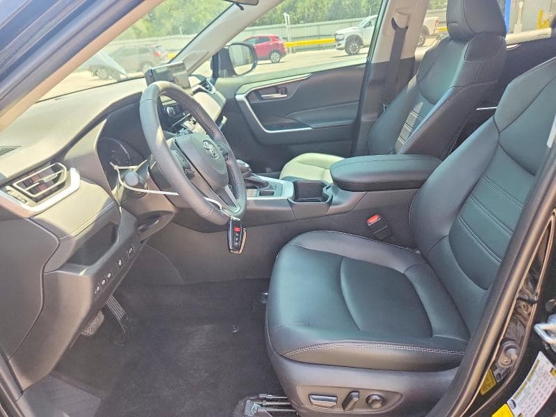 2025 TOYOTA RAV4 XLE PREMIUM 7