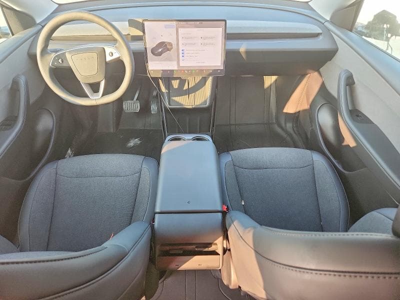 2026 TESLA MODEL Y 8