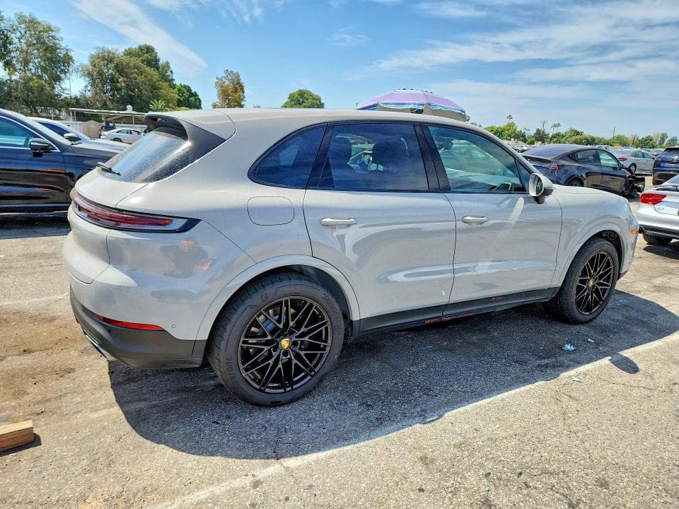 2024 PORSCHE CAYENNE 3
