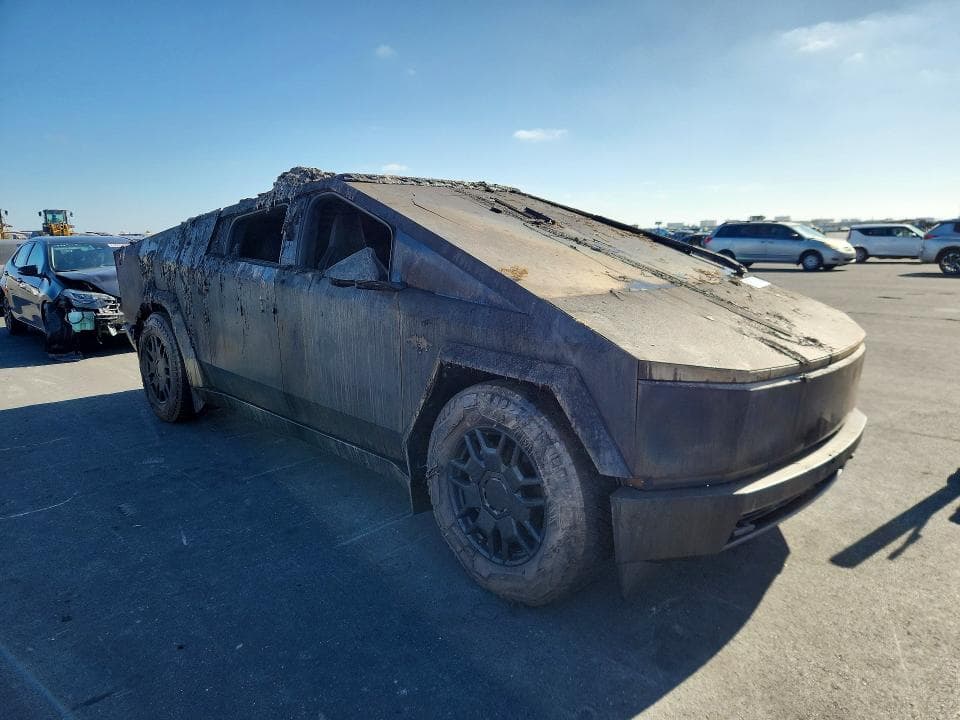2024 TESLA CYBERTRUCK 4