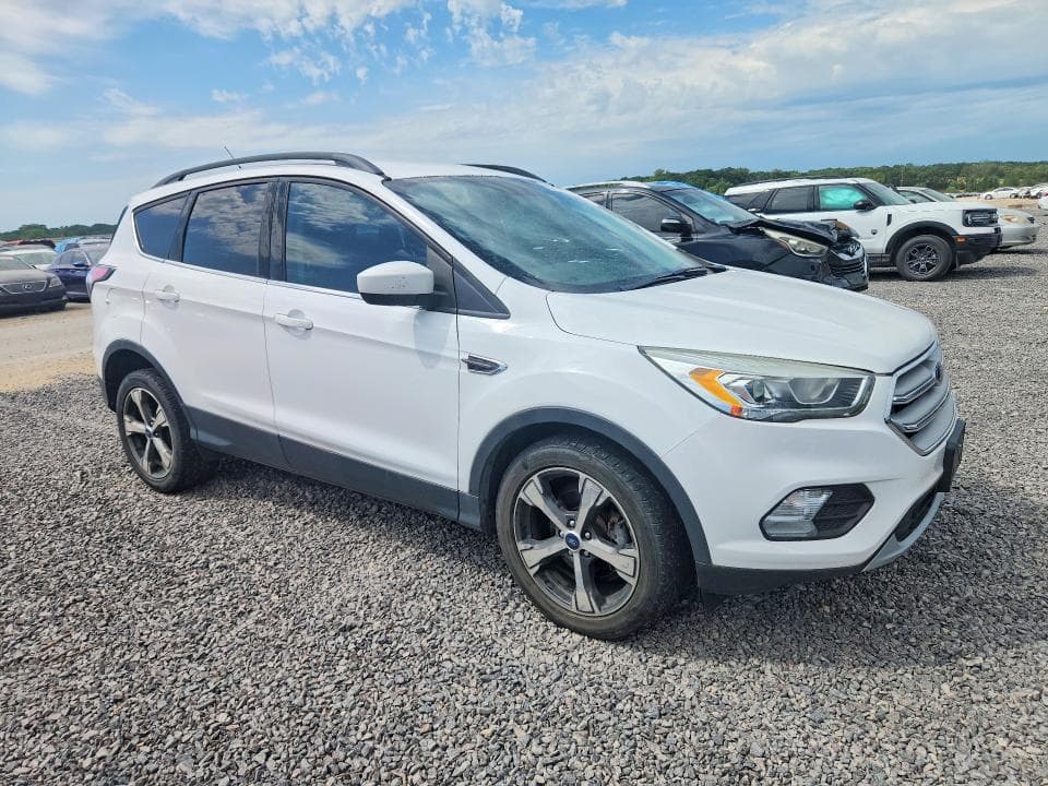 2017 FORD ESCAPE SE 4