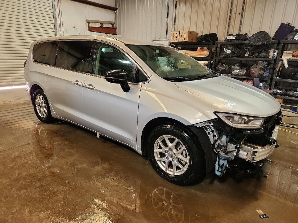 2024 CHRYSLER PACIFICA TOURING L 4