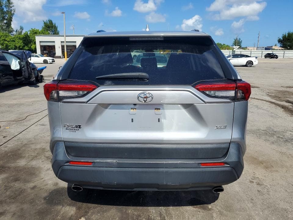 2020 TOYOTA RAV4 XLE 6