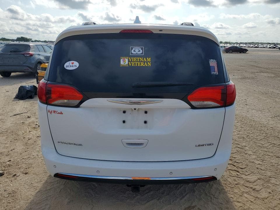 2017 CHRYSLER PACIFICA LIMITED 6