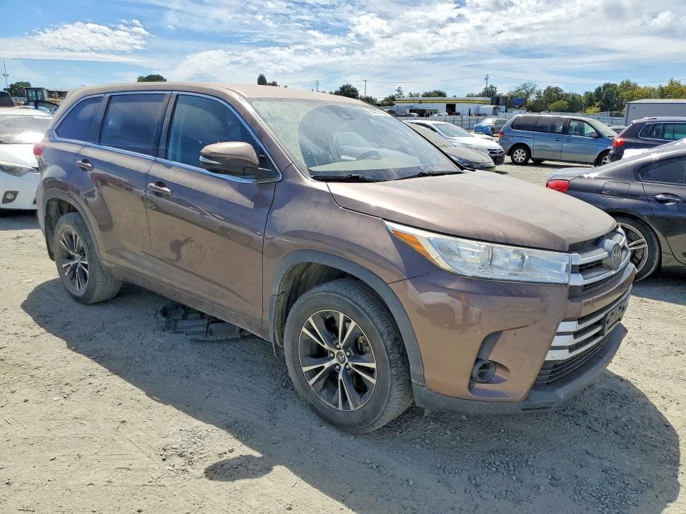 2018 TOYOTA HIGHLANDER LE 4