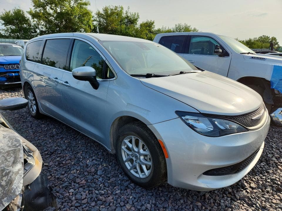 2023 CHRYSLER VOYAGER LX 4