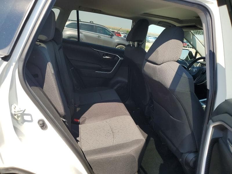2021 TOYOTA RAV4 XLE 10