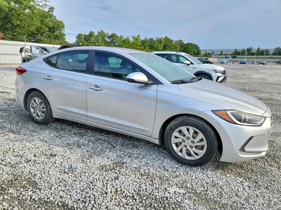 2018 HYUNDAI ELANTRA SE 4