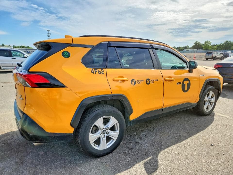 2019 TOYOTA RAV4 LE 3