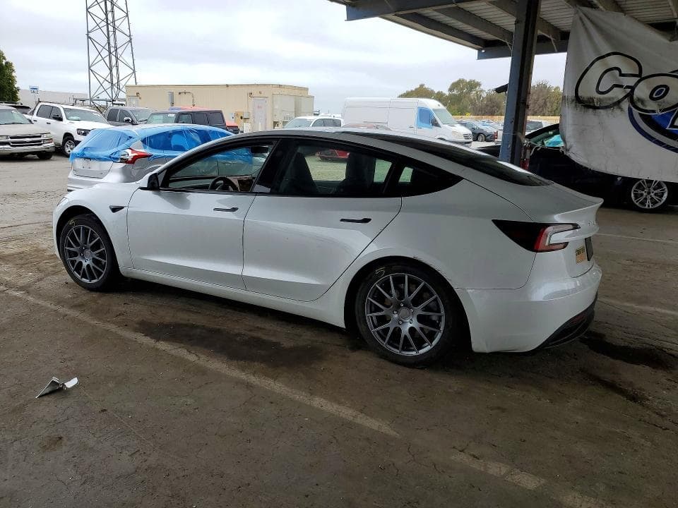 2025 TESLA MODEL 3 2