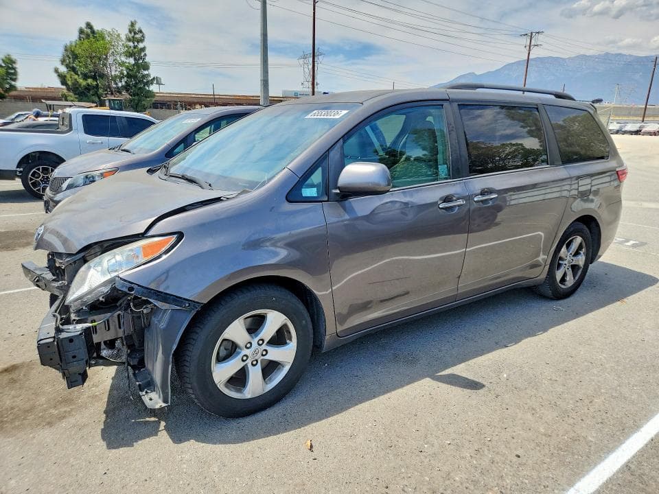 2017 TOYOTA SIENNA XLE 8-PASSENGER