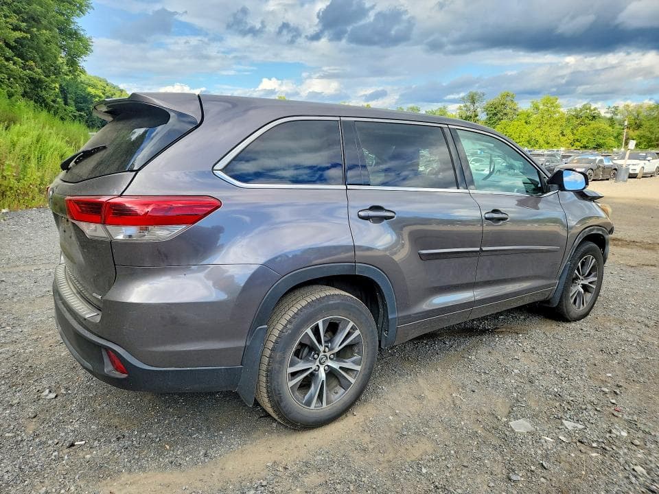 2018 TOYOTA HIGHLANDER LE 3