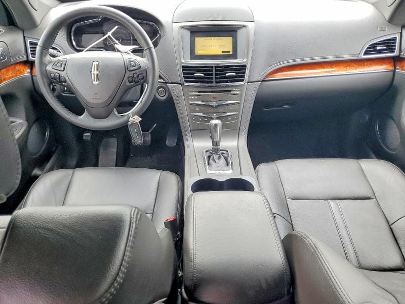 2019 LINCOLN MKT 8
