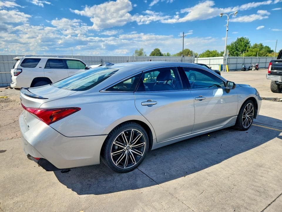 2019 TOYOTA AVALON XSE 3