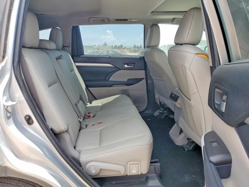 2018 TOYOTA HIGHLANDER XLE 11