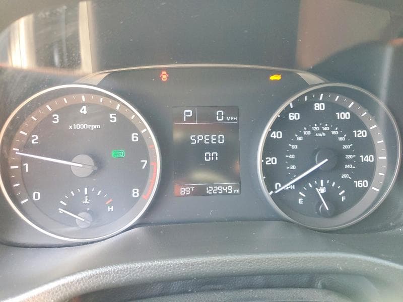 2017 HYUNDAI ELANTRA SE 9