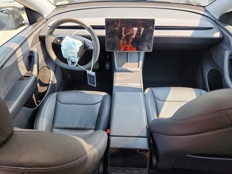 2026 TESLA MODEL Y 8
