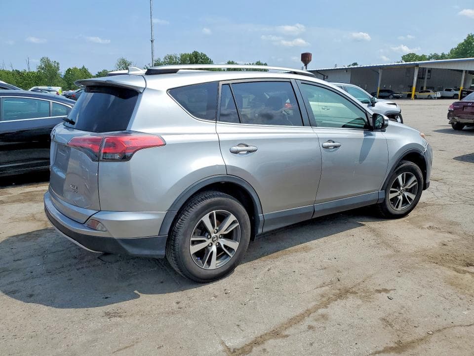 2018 TOYOTA RAV4 XLE 3