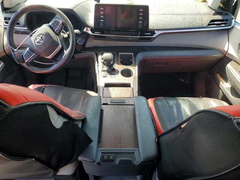 2021 TOYOTA SIENNA LE 8