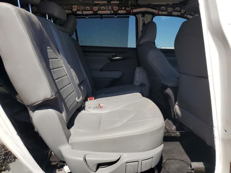 2026 TOYOTA HIGHLANDER HYBRID XLE 10