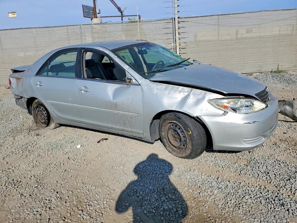2017 TOYOTA CAMRY LE 4
