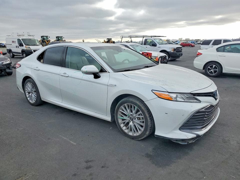 2018 TOYOTA CAMRY HYBRID XLE 4