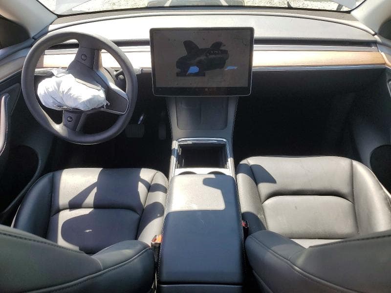 2025 TESLA MODEL Y 8