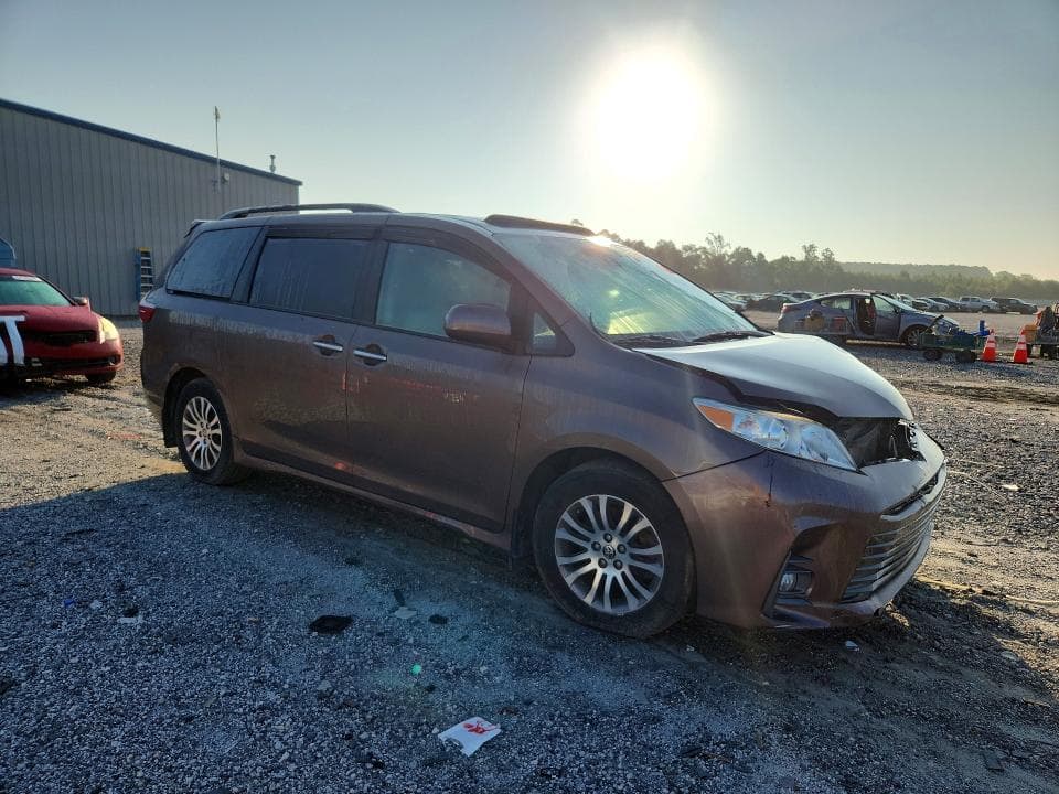 2020 TOYOTA SIENNA XLE PREMIUM 8-PASSENGER 4
