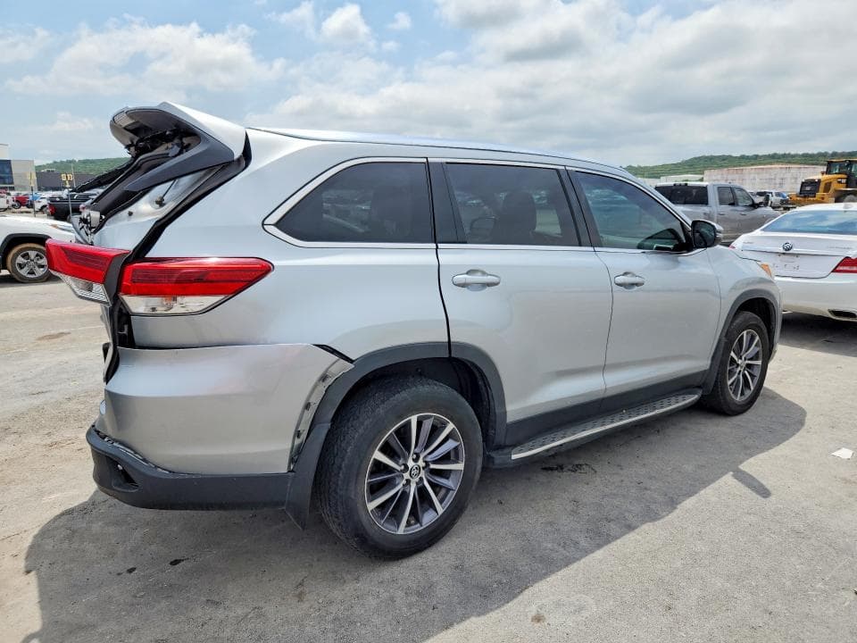 2019 TOYOTA HIGHLANDER SE 3