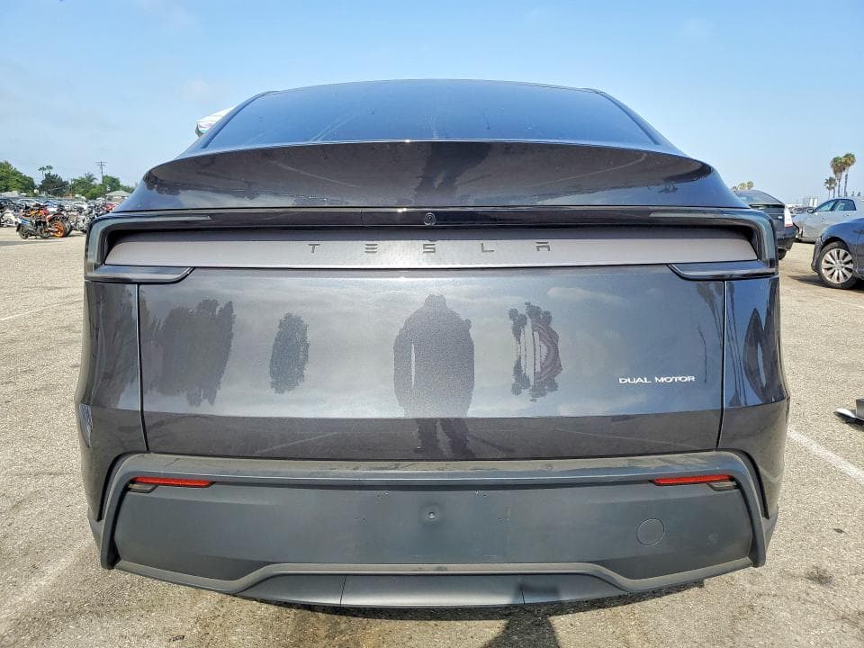 2026 TESLA MODEL Y 6