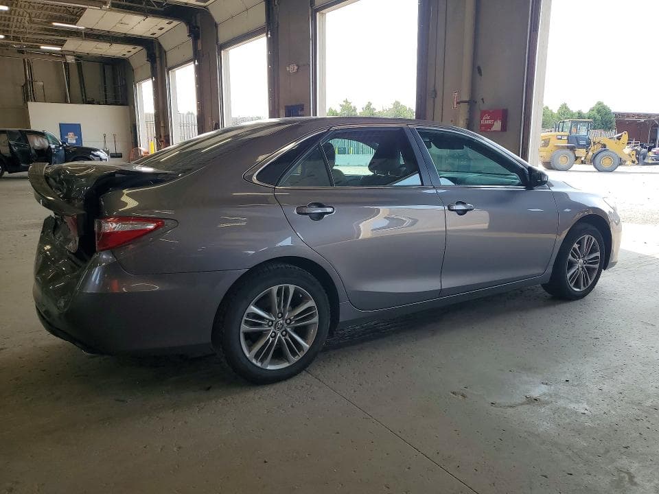 2017 TOYOTA CAMRY SE 3