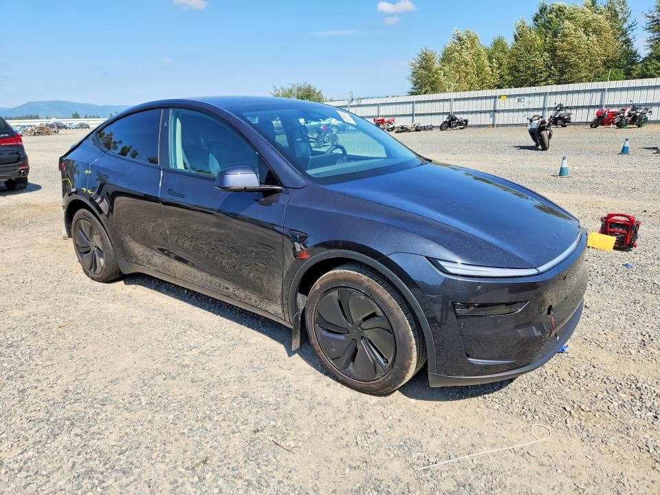 2026 TESLA MODEL Y 4