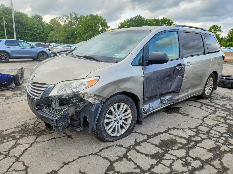2017 TOYOTA SIENNA XLE 8-PASSENGER - 1