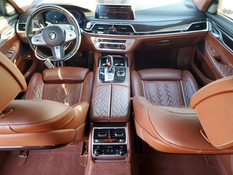 2022 BMW 750 XI 8