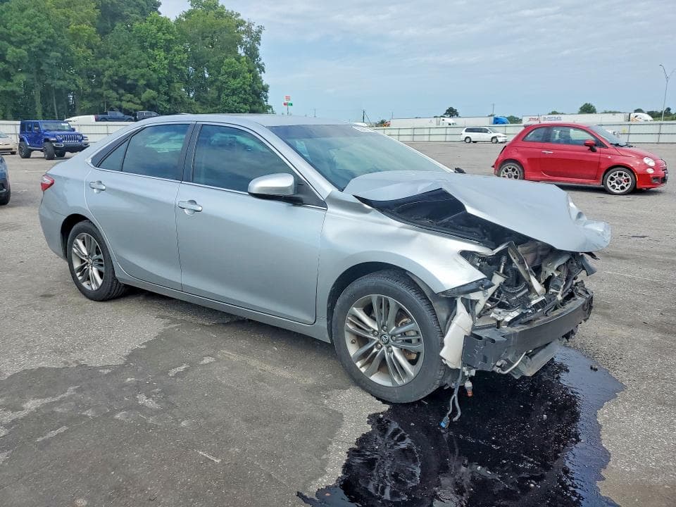 2017 TOYOTA CAMRY SE 4