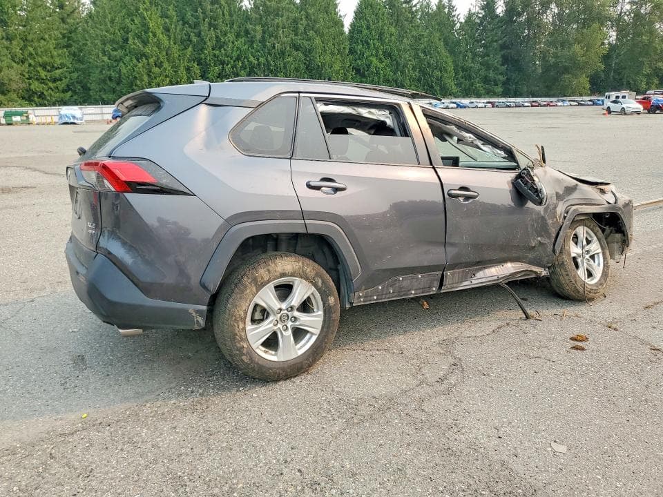 2019 TOYOTA RAV4 XLE 3