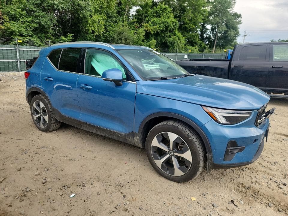2025 VOLVO XC40 PLUS 4