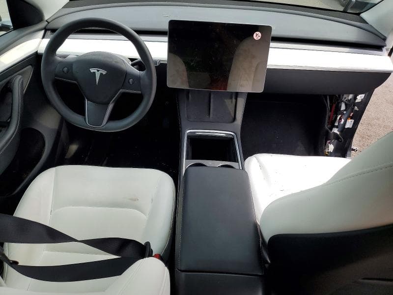 2025 TESLA MODEL Y 8
