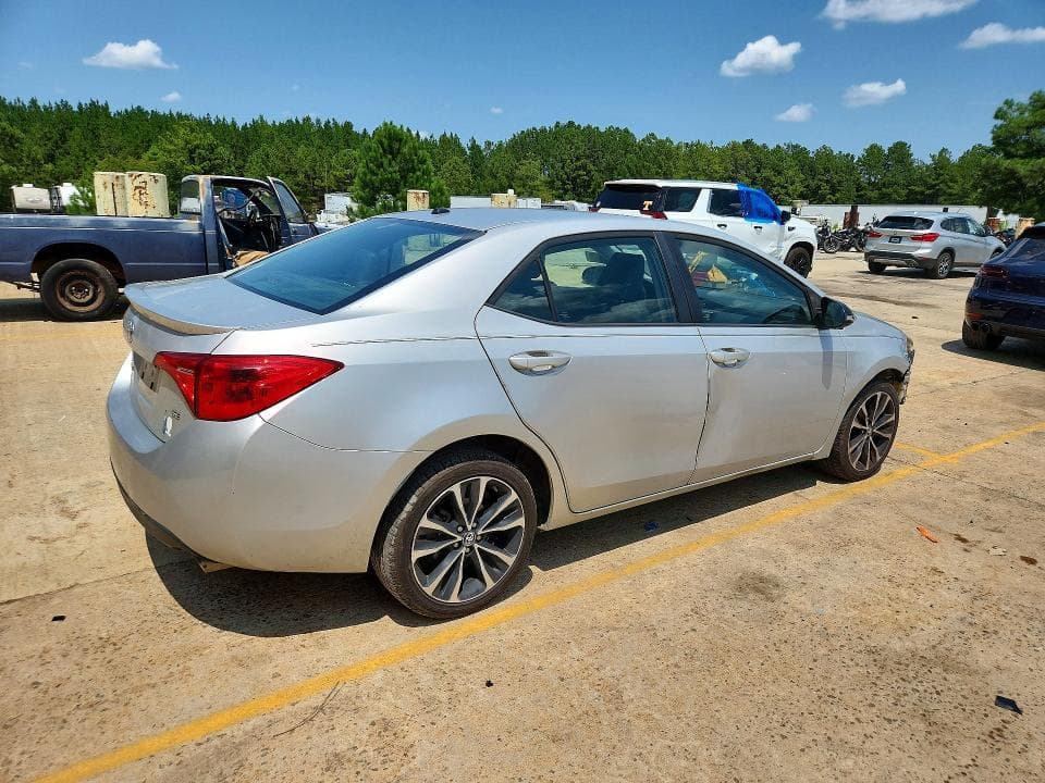 2017 TOYOTA COROLLA SE 3
