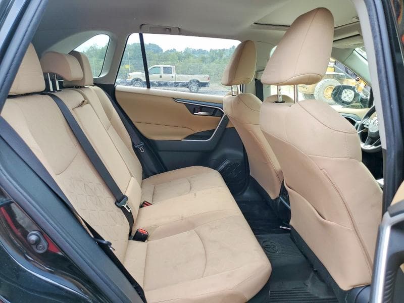 2020 TOYOTA RAV4 HYBRID XLE 11